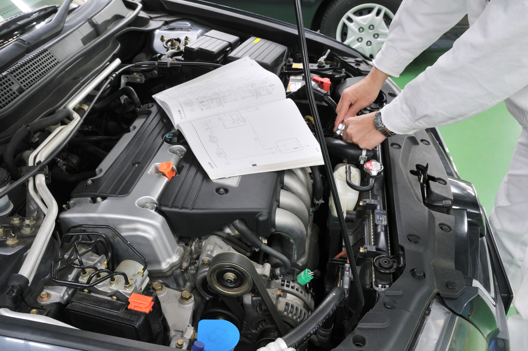 How To Maintain Your Car Service Log Book With The Best Facility