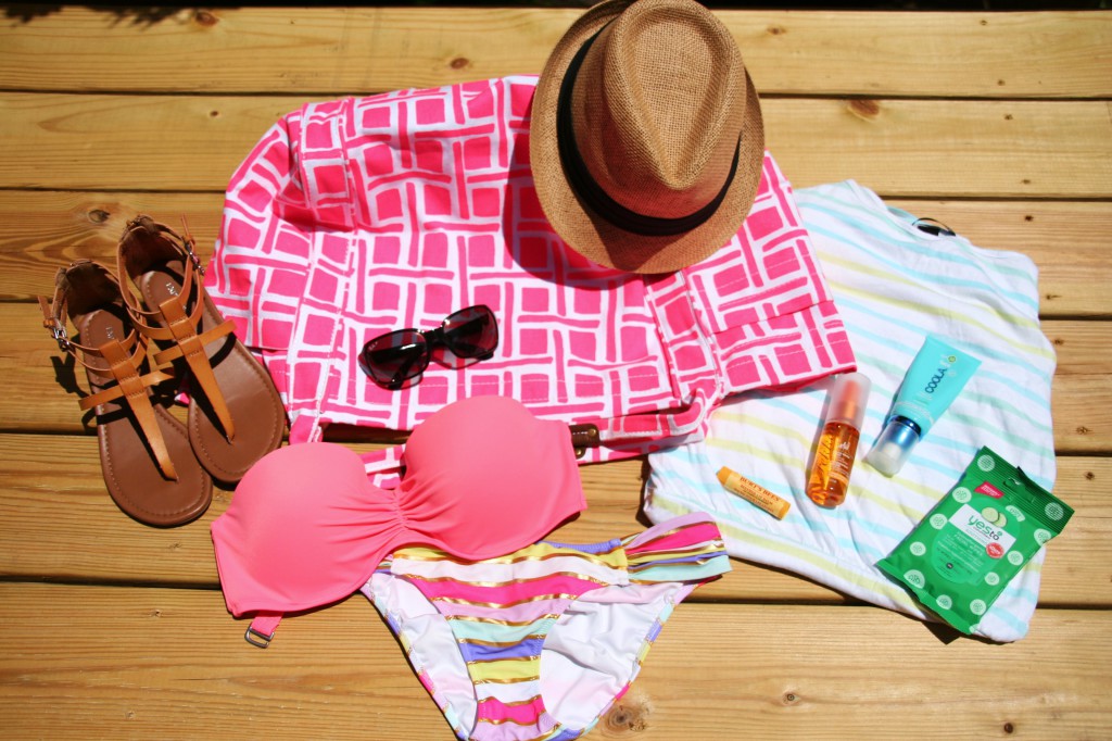 Beach and Pool Must-Haves: Things That Should be In Your Pack