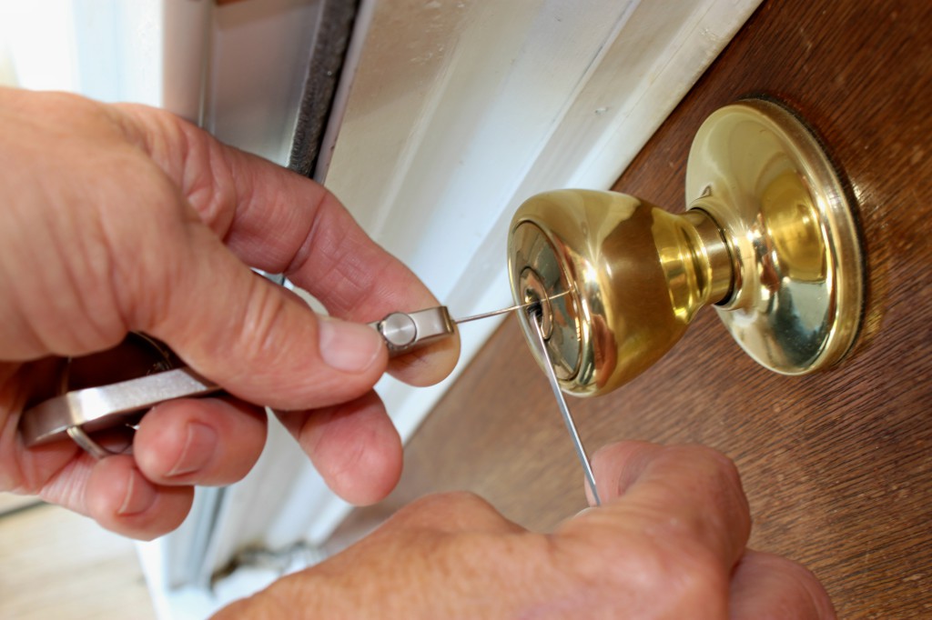 Role Of A Locksmith – What Does He Do?